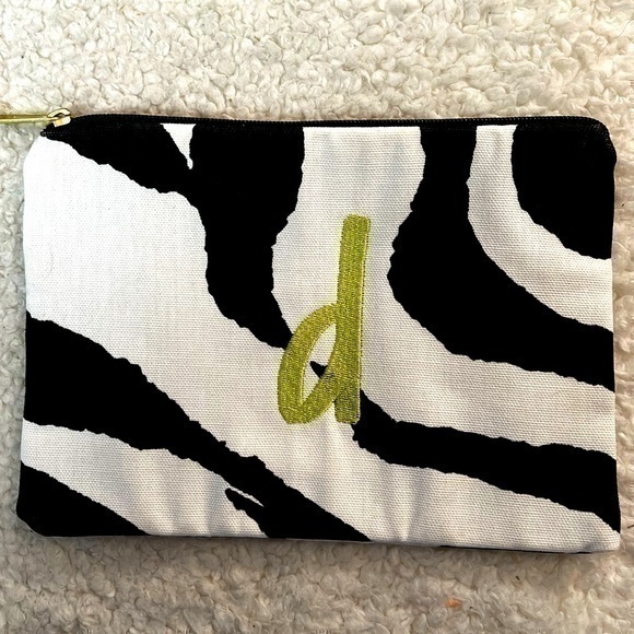 Slant “d-Letter” Cosmetic Bag Storage - Picture 1 of 4